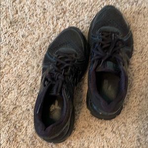 Black Brooks GTS size 8